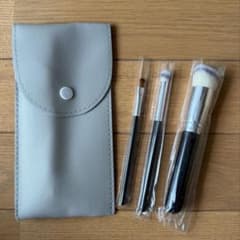 【未使用新品】メイクブラシのサムネイル