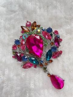 ☺️数に限りありますので お早めに☺️ ❤️ブローチ花型ダイヤモンド❤️のサムネイル
