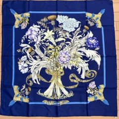 HERMÈS(エルメス) カレ90 レジーナ シルク100%スカーフ - メルカリ