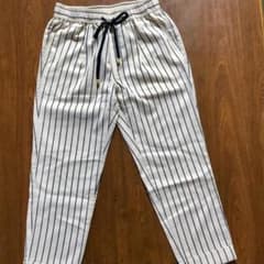 フェリシモ  ストライプ柄クロップドパンツのサムネイル