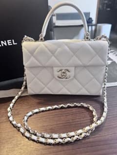 CHANELホワイト キルティング パーティーバッグ CHANEL ホワイトキルティングハンドバッグ - メルカリ