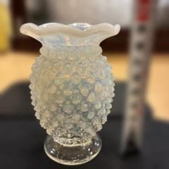 フェントン オパールセントガラス ホブネイル 花瓶 - メルカリ
