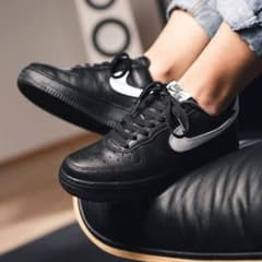 NIKE AIR FORCE 1 RETRO LOW QS ブラック　ホワイトのサムネイル