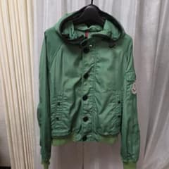 MONCLER 緑色 ナイロンジャケット フード付き/デカワッペン/デカロゴ 