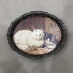 アンティーク調 猫の絵画 楕円形フレームのサムネイル