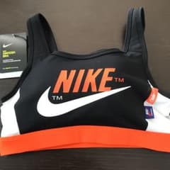 NIKE  ナイキ  スポーツブラ　サイズMのサムネイル