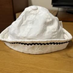 ホワイト ベビー帽子 つば付きのサムネイル