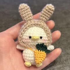ポ*う様 うさぎさんになりたいあひるさん にんじんポシェット あみぐるみ キーホのサムネイル