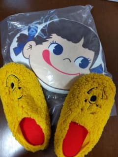ペコちゃんクッション＆プーさんスリッパのサムネイル