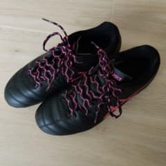 美品◇21.5cm asics サッカースパイク ブラック ピンク - メルカリ