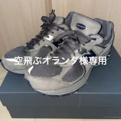 ニューバランス 2002R ライトグレーのサムネイル