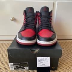 ナイキ　エアジョーダン1MID Air Jordan 1 Mid Bredのサムネイル