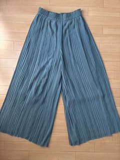 ユニクロ シフォンプリーツスカートパンツ Sのサムネイル