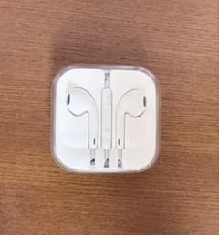Apple EarPods ホワイト ケース付き　有線イヤホンのサムネイル