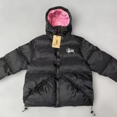 Stussy ジャケット ダウンジャケット 刺繍 ブラック/ピンク - メルカリ