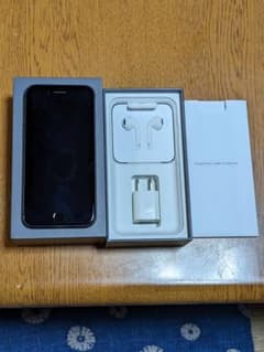 iPhone 8 スペースグレイ 64 GB auのサムネイル