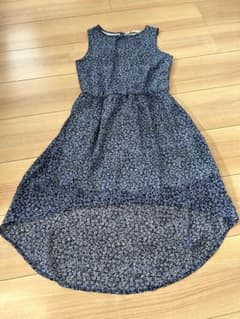 H&M 花柄ワンピース 140サイズのサムネイル
