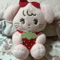 Mikko Illustrations ウサギのぬいぐるみ いちごのサムネイル