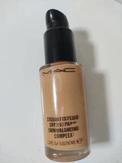 M・A・C スタジオ フィックス フルイッド SPF 15 NC20のサムネイル