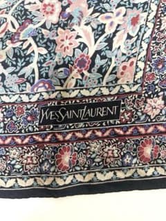 Yves Saint Laurent 花柄スカーフのサムネイル