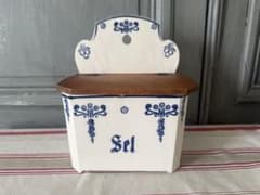 フランスアンティーク 陶器のSEL(塩入れ )白青　壁掛け フランスアンティーク 陶器のSEL(塩入れ )白青 壁掛け - メルカリ