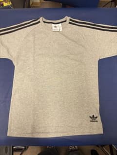 adidas グレー Tシャツ Mサイズのサムネイル