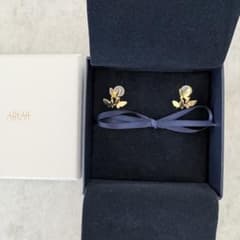AHKAH パピヨンブリリアン ピアス 18Kイエローゴールド - メルカリ