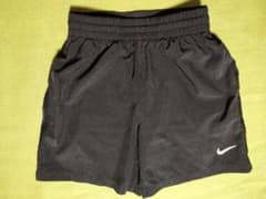 NIKEハーフパンツ S 黒 140のサムネイル
