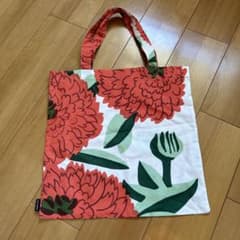 【marimekko】花柄コットン製トートバッグのサムネイル