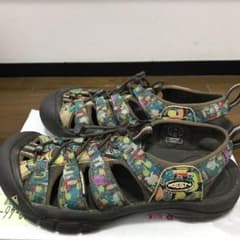 keenのサンダルのサムネイル