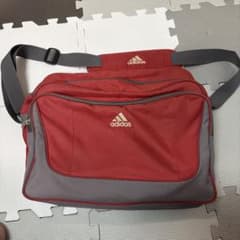 adidas ボストンバッグ レッドスポーツバッグのサムネイル