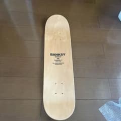 バンクシー　スケートボードのサムネイル