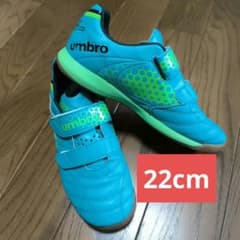 値下げ！umbro インドアフットサルシューズ ベルクロ　22センチのサムネイル