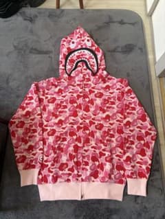 A BATHING APE ピンクカモ シャークパーカーのサムネイル