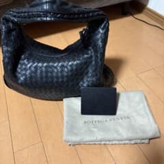 美品BOTTEGA VENETAホーボーイントレチャートレザー黒のサムネイル