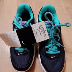 【新品未使用タグ付】NIKE ナイキ スニーカー　ランニングシューズ　レディースのサムネイル