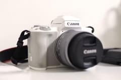 Canon EOS Kiss M レンズキット15-45mmのサムネイル