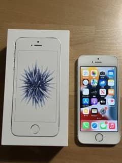 iPhone SE 第1世代　32GB SIMフリー　シルバー　海外版のサムネイル