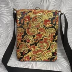 L size 西陣織:闘龍（赤）2種の金襴メッセンジャーバック　バックポケット有 L size 西陣織:闘龍（赤）2種の金襴メッセンジャーバック バック