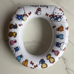 キティちゃんトイレ補助便座のサムネイル