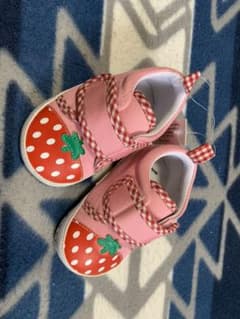 タグあり　新品　いちご靴のサムネイル