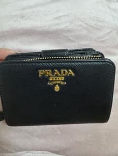 PRADA ブラックレザー 二つ折り財布のサムネイル