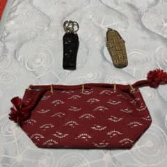赤い模様入りメガネケ-スと印鑑ケ-スとキ-ホルダーの3点です。 甲州印伝未使用のサムネイル