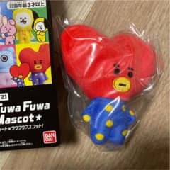 BT21 ふわふわマスコット　タタ　チャームのサムネイル