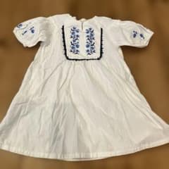 美品　ブルー花柄刺繍ワンピース120のサムネイル