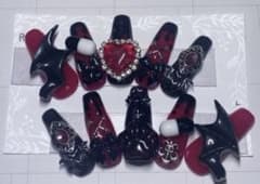 ✧*。ネイルチップ販売✧*。 赤×黒 ジェルネイル 地雷系 パンクス サブカル系のサムネイル