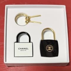 【美品】 CHANEL LA COLLECTIO南京錠ノベルティ　付箋メモセットのサムネイル