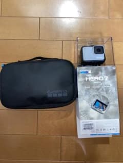 ☆値下げ中☆【おまけ付き】GoPro HERO7 Whiteのサムネイル