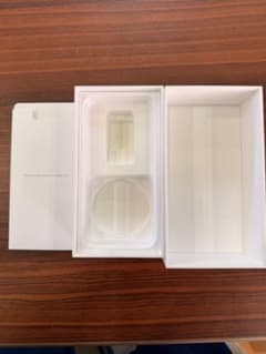 【箱のみ】iPhone 7（128GB / ブラック）の純正空箱のサムネイル