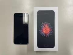 iPhone SE Space Gray 128 GB UQ mobileのサムネイル